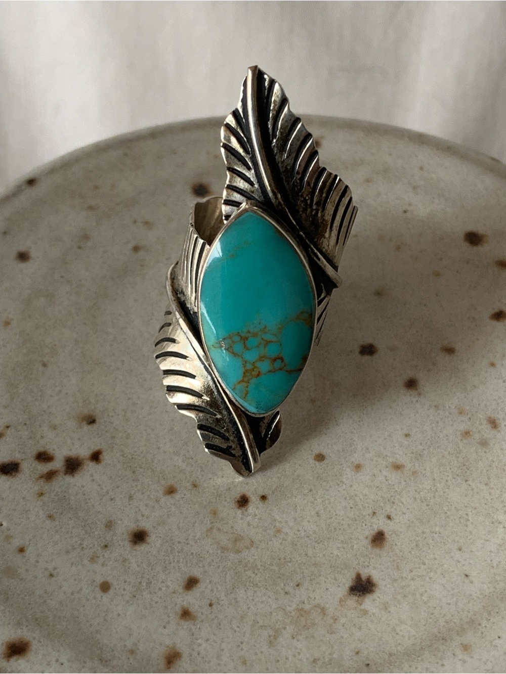 Turquoise / Leaf Silver-toned Ring